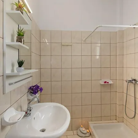 莱塔公寓 公寓 *