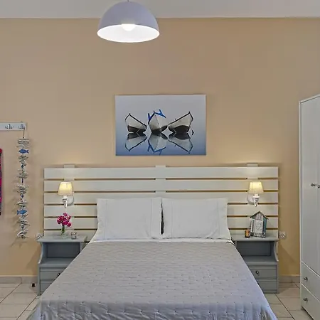 Letta's Finikas (Syros)