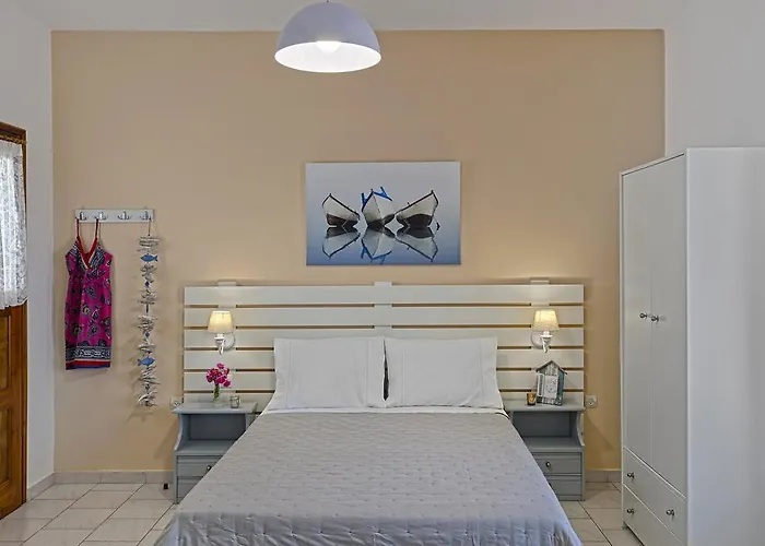 Letta's Finikas (Syros)